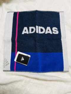 アディダス adidasのサムネイル