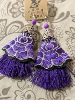 新品！刺繍タッセルピアス！【イヤリング変更可】のサムネイル