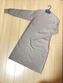 【美品】UNIQLO ニットワンピース ベージュ Mのサムネイル