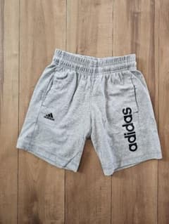 【mimimimi様専用】adidas ハーフパンツ 130サイズ グレーのサムネイル