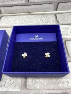 Swarovski クローバーモチーフピアスのサムネイル
