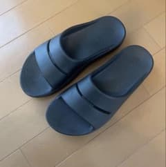 OOFOS ウーフォス　OOahh リカバリーサンダル ブラックのサムネイル