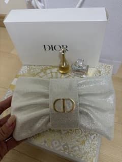 【2026ホリデー限定】DIOR クラッチポーチ＆ミニ香水2点セット 新品未使用のサムネイル