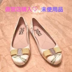 フェラガモ直営店購入未使用 ヴァラリボンフラットシューズ♡ - メルカリ