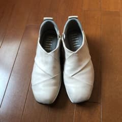 fit fitのベージュのスニーカー。サイズは23.5㎝です。足入れし易い。のサムネイル