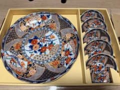 ⬛ホームパーティーお薦め⬛５０年前のヴィンテージ品⬛有田焼 特大１・中５皿 新品未使用】有田焼 大皿1枚 小皿5枚 伝統柄 金彩 - メルカリ