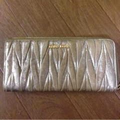 MIUMIU長財布のサムネイル