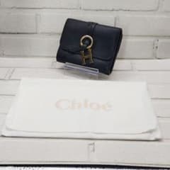 クロエ アルファベット Hチャーム付 三つ折り財布 ブラック　レディースのサムネイル