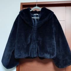 【美品】INGNI　フェイクファーコート　フェイクファージャケット　黒のサムネイル