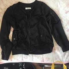 黒のジャケットのサムネイル