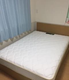 フランスベッドのダブルベッドのサムネイル