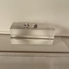 蘭モチーフ　チタンピアス タンザナイト装飾付き