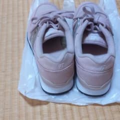 ニューバランスのレディーススニーカーのサムネイル