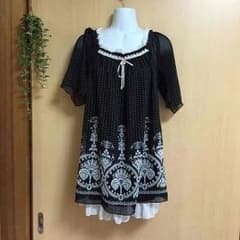 美品 セシルマクビー⭐️シフォンワンピのサムネイル