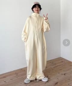 wee9s アイボリー ジッパー付きハイネック オールインワン つなぎのサムネイル