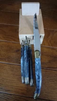 LAGUIOLEナイフ 4本セット 木箱入り - メルカリ