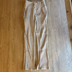 リブニットパンツ スリット入り ベージュのサムネイル