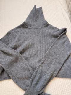 Reformation リブ編みハイネックセーター カシミヤ クロップ丈のサムネイル