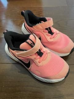 NIKE レボリューション　ピンク　17センチのサムネイル