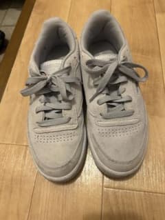 Reebok スエード グレー スニーカーのサムネイル