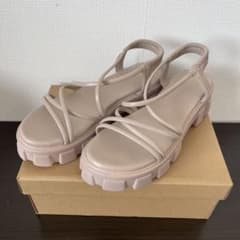 ピンクベージュ 厚底サンダル 25.5cmのサムネイル
