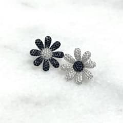 マーガレット　ピアス　両耳　デイジー　フラワー　花　ブラック　黒 マーガレット ピアス 両耳 デイジー フラワー 花 ブラック シルバー 黒
