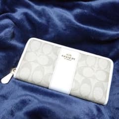 COACH長財布のサムネイル
