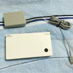 DSi 充電器付き 送料込みのサムネイル
