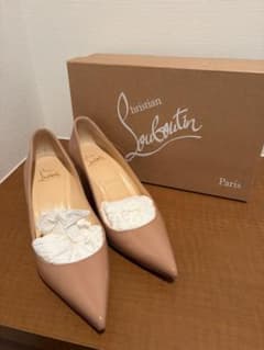 Christian Louboutin エナメルパンプス ベージュ ルブタン - メルカリ