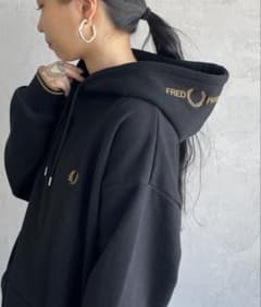 FRED PERRY ブラック フード付きパーカーのサムネイル