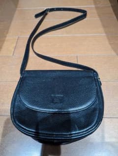 Burberryのショルダーバッグ斜めがけブラックのサムネイル