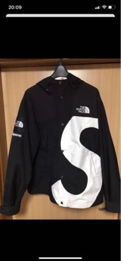 ノースフェイスsupremeマウンテンパーカーのサムネイル
