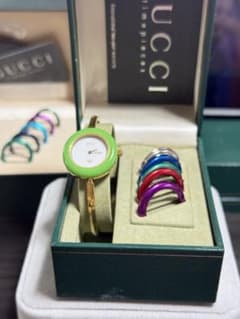 GUCCI アナログ腕時計 緑色 ベゼルのサムネイル