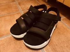 TEVAサンダルのサムネイル