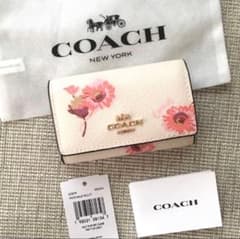 新品★COACH コーチ 定価25,300円 レザー 花柄 5連キーケース 新品 COACH コーチ 定価28,600円 レザー 花柄 5連キーケース - メルカリ