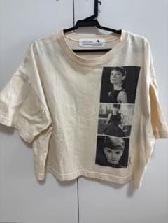 ADAM ET ROPE オードリー・ヘプバーン Tシャツのサムネイル