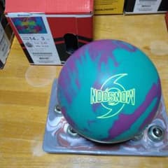 STORM Monsoon ボウリングボール 14ポンド3オンスのサムネイル