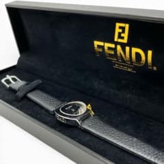 稼働品 FENDI 腕時計 スクエア アイボリー文字盤 レザーベルト　男女兼用 稼働品 FENDI 腕時計 クォーツ 黒文字盤 レザーベルト 箱付き 男女兼用