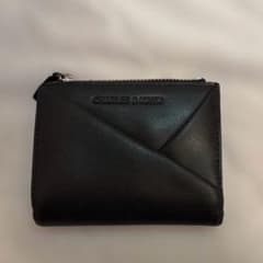 CHARLES & KEITH 二つ折り財布 ブラックのサムネイル