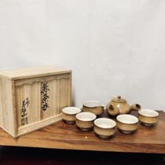 出雲焼 萬祥山 煎茶器揃 急須 湯冷まし 煎茶碗5客 共箱 茶道具　在銘 出雲焼 萬祥山 煎茶器揃 急須 湯冷まし 煎茶碗5客 共箱 茶道具 在銘