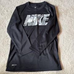 Nike DRI-FIT 長袖シャツ　130cmのサムネイル