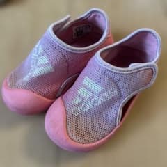 adidas ピンク メッシュ サンダルのサムネイル