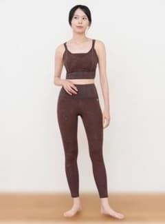 Mサイズ【SUKALA】エンボスリーフブラトップ&レギンス　セット（ブラウン） SUKALA スカーラ エンボスリーフブラトップ Sサイズ ブラウン - メルカリ