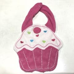 【カーターズ】珍しい♡カップケーキ型　スタイのサムネイル