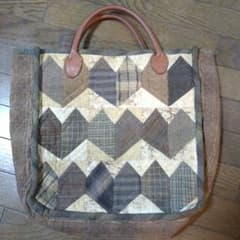 お値下げしました ハンドメイド パッチワーク ハンドバッグ ～心を込めて～のサムネイル