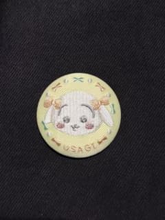 ちいかわ刺繍缶バッジ　うさぎのサムネイル