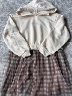 フード付きクリーム色ワンピースのサムネイル