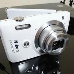 Nikon デジカメ モニター開閉式 WiFi可能のサムネイル