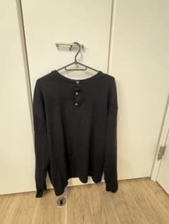 黒ヘンリーネック長袖カットソーのサムネイル