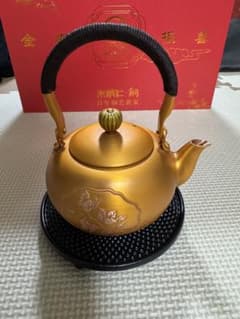 金色の花模様急須と茶器セットのサムネイル